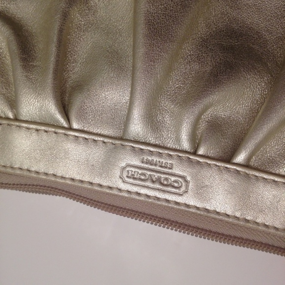 Coach silver leather Metallic Wristlet clutch bag - Picture 3 of 8